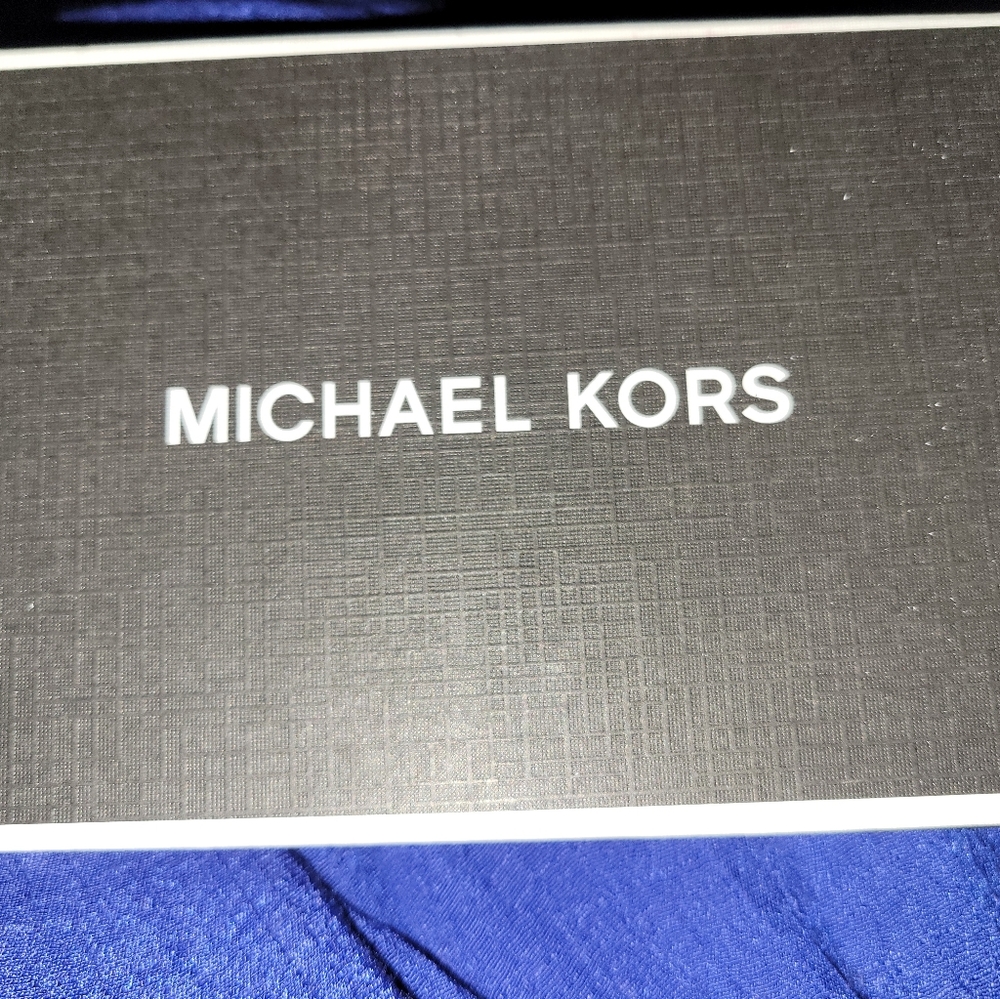 Micheal kors wallet new in box